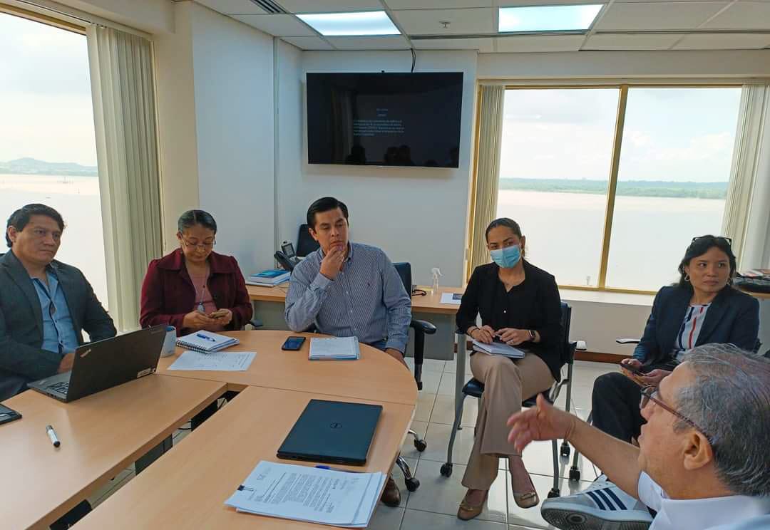 SENAE_Aduana's tweet photo. 🛃 | Mantuvimos una reunión con @CamaraMaritimaE en la que trazamos acciones conjuntas en pro de la agilización en procesos de traslados y trasbordos además de tratar avances el sistema aduanero #Ecuapass. 

Continuamos trabajando por el comercio ecuatoriano. 

#AduanaEc🇪🇨✈️🛳️🚛 https://t.co/Euod9cJDMm