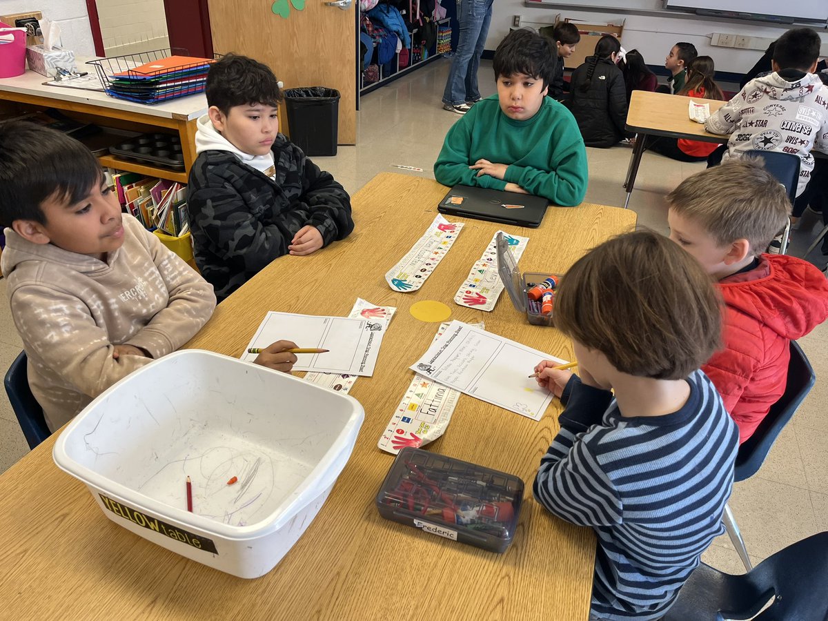 MrsSitlerFHES's tweet photo. This week we collaborated with 5th grade and made a plan to build leprechaun traps. https://t.co/om0ey6Vd9q