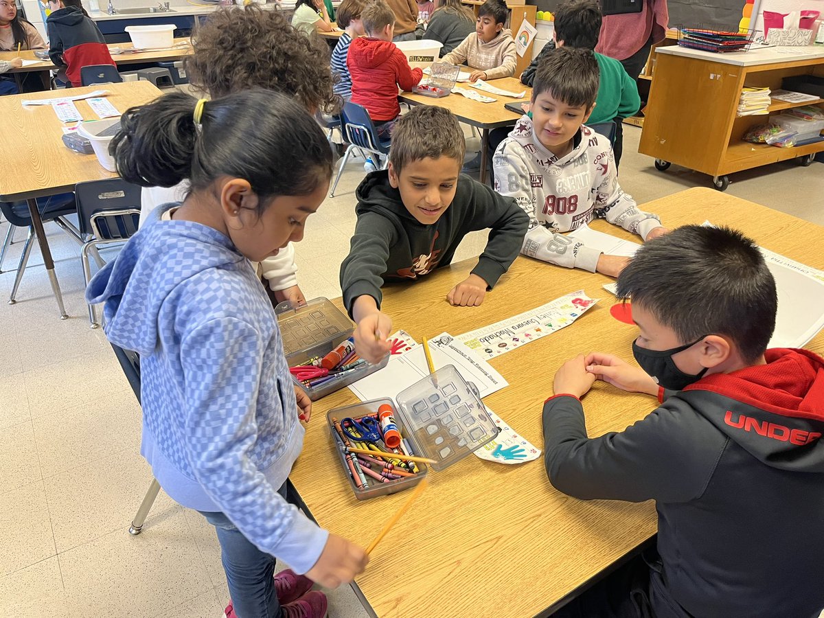 MrsSitlerFHES's tweet photo. This week we collaborated with 5th grade and made a plan to build leprechaun traps. https://t.co/om0ey6Vd9q