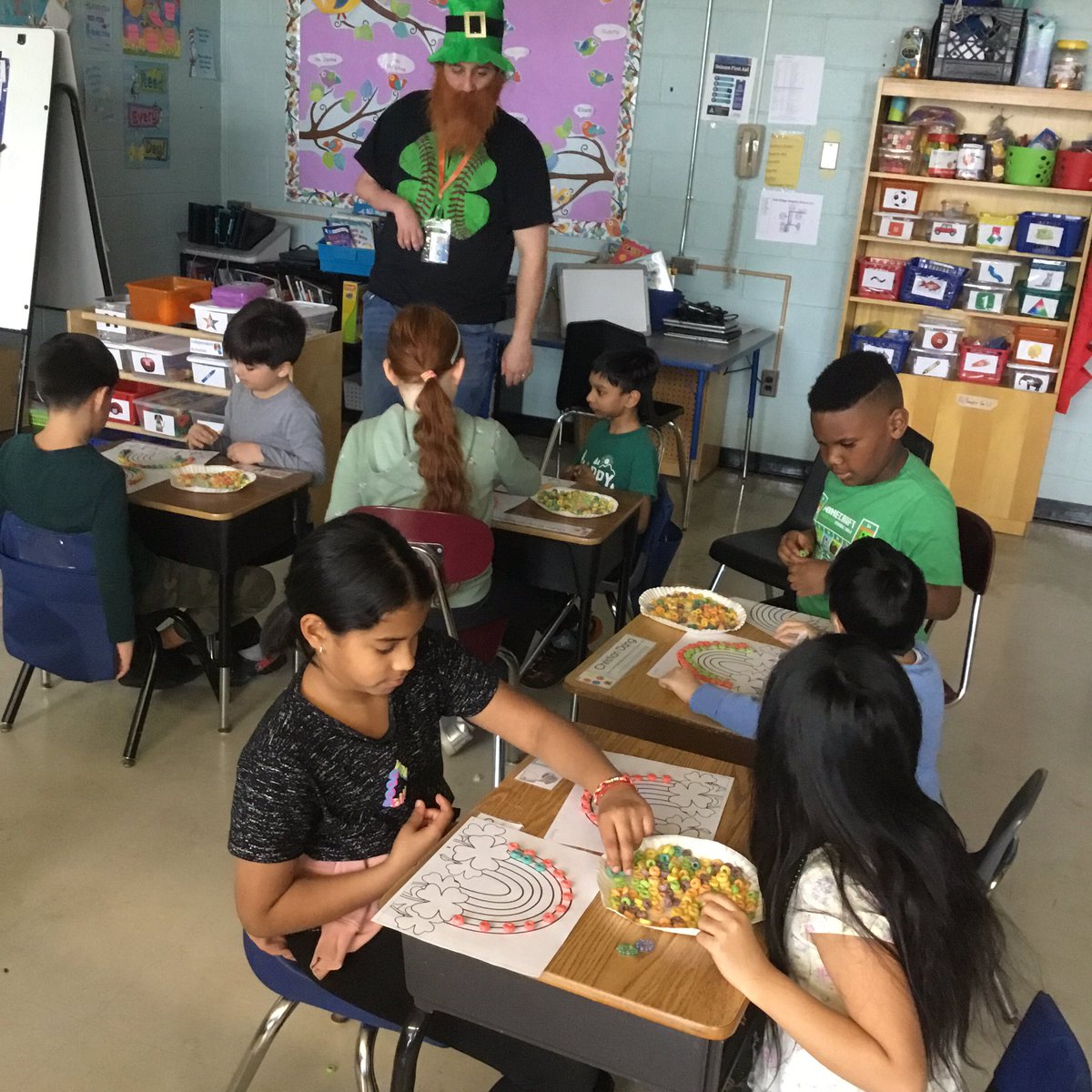 Miss_Thompson25's tweet photo. Lucky to have @Higgins3rdgrade class as Buddies ☘️ #Respect #Responsibility @ORHEagles21 https://t.co/6J2QiCSlNA