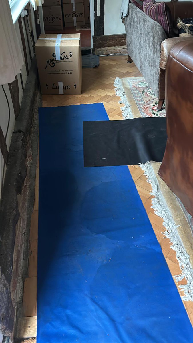 MoveWells's tweet photo. Protecting our clients floors and doors today on this very wet day #MoveWells #Removals #Hertford #Stevenage #MuchHadham #Hertfordshire 01763 259202 moving@movewells.co.uk https://t.co/kBNmnNdkkt