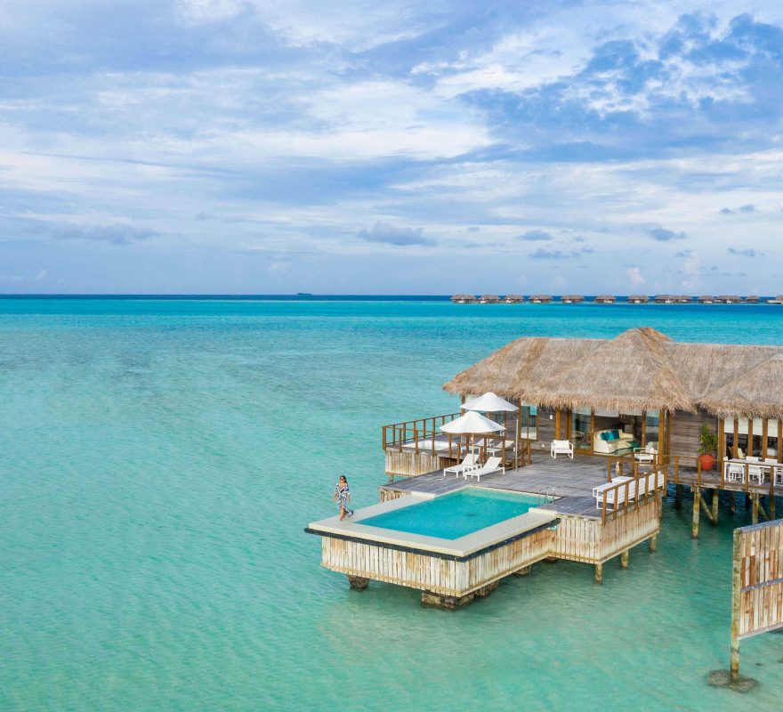 ritzytravel's tweet photo. Want to dine under the ocean, at a world leading luxury resort?  Well you can....almost.  The Conrad Maldives offers dining, with panoramic coral garden views, in a capsule!  With fusion menus. Amazing. #conrad #ithaa #maldives https://t.co/92eyMeXwz7