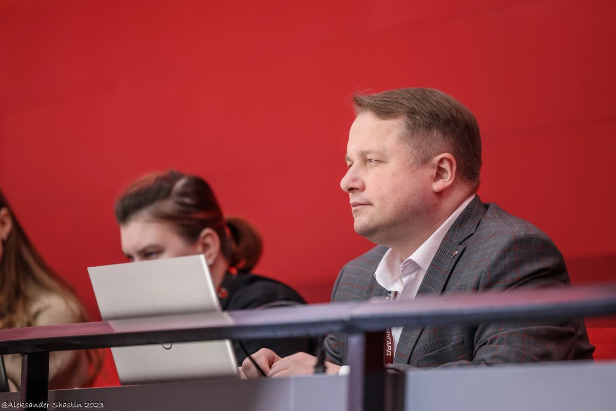 Double_Minor's tweet image. То ли мысль в голову пришла, то ли зевнуть захотел