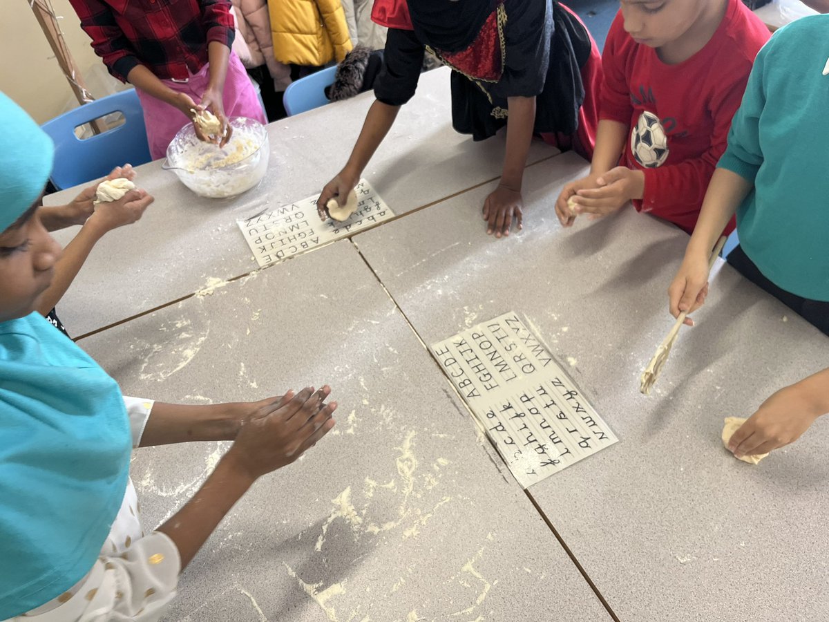MrsBiltonTindal's tweet photo. You cannot dough-ny the amount fun Year 3 had while experimenting with making a simple dough and how to knead. Lots of messy hands (and tables) but also lots of smiling faces! 🧑‍🍳👨‍🍳 Looking forward to making our scones! @arktindal #TeamTindal @msdawsarktindal @MrFitzArkTindal https://t.co/LCTwI46WDc