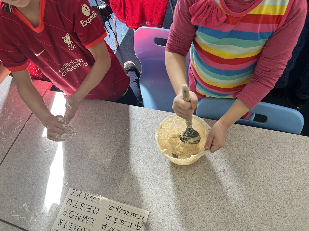 MrsBiltonTindal's tweet photo. You cannot dough-ny the amount fun Year 3 had while experimenting with making a simple dough and how to knead. Lots of messy hands (and tables) but also lots of smiling faces! 🧑‍🍳👨‍🍳 Looking forward to making our scones! @arktindal #TeamTindal @msdawsarktindal @MrFitzArkTindal https://t.co/LCTwI46WDc