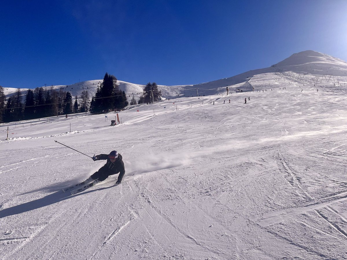 M_Tomaschett's tweet photo. #Skitest @Nordicaskiing Modell #2024. Cooler Ski und geeignet für sportliche Fahrer welche von einem Ski mehr erwarten als nur geschnittene Schwünge fahren zu können. Zudem lässt sich der #Nordica extrem gut steuern und reagiert elegant auf eisiger Piste. Erhältlich im #Sportbeat https://t.co/7D80j19PuK