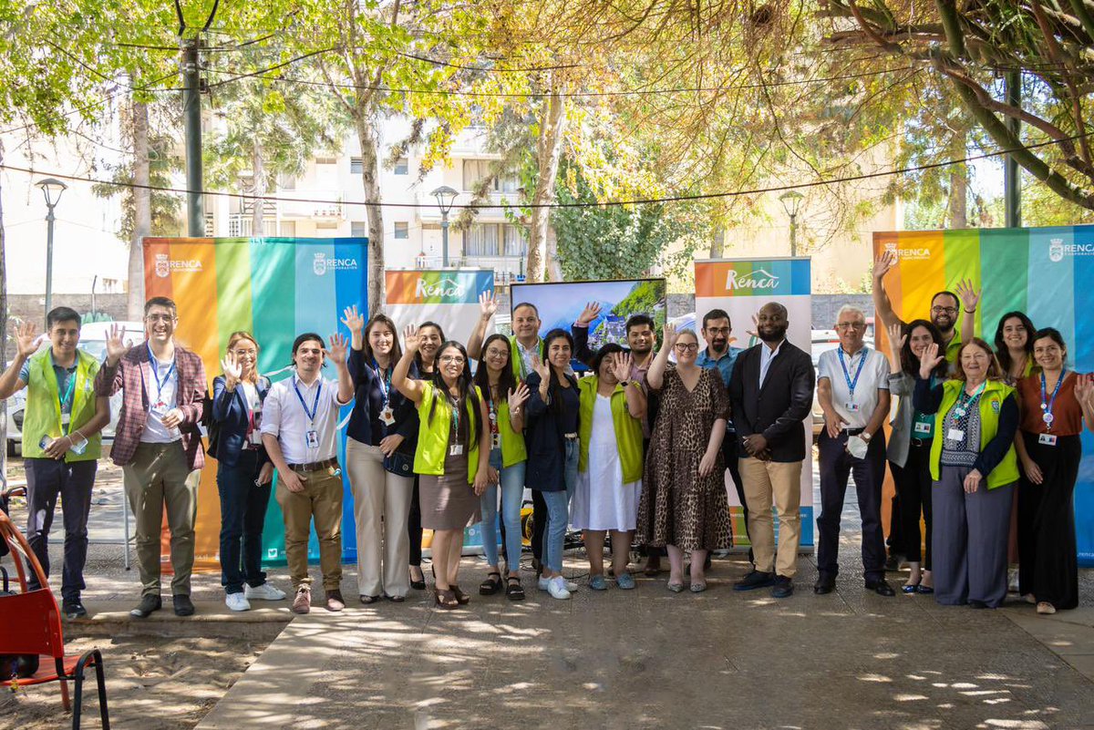 Muni_Renca's tweet photo. [HILO]
🇬🇧🇨🇱 La APS de Renca junto al National Health Service del Reino Unido.

Recibimos a Lauren Harkins, del Equipo de Salud Digital, y Ade Adeyemi, Experto de Políticas de Salud Globales, del National Health Service (@nhs) y del Departamento de Salud del Reino Unido https://t.co/DxCCpDBzii