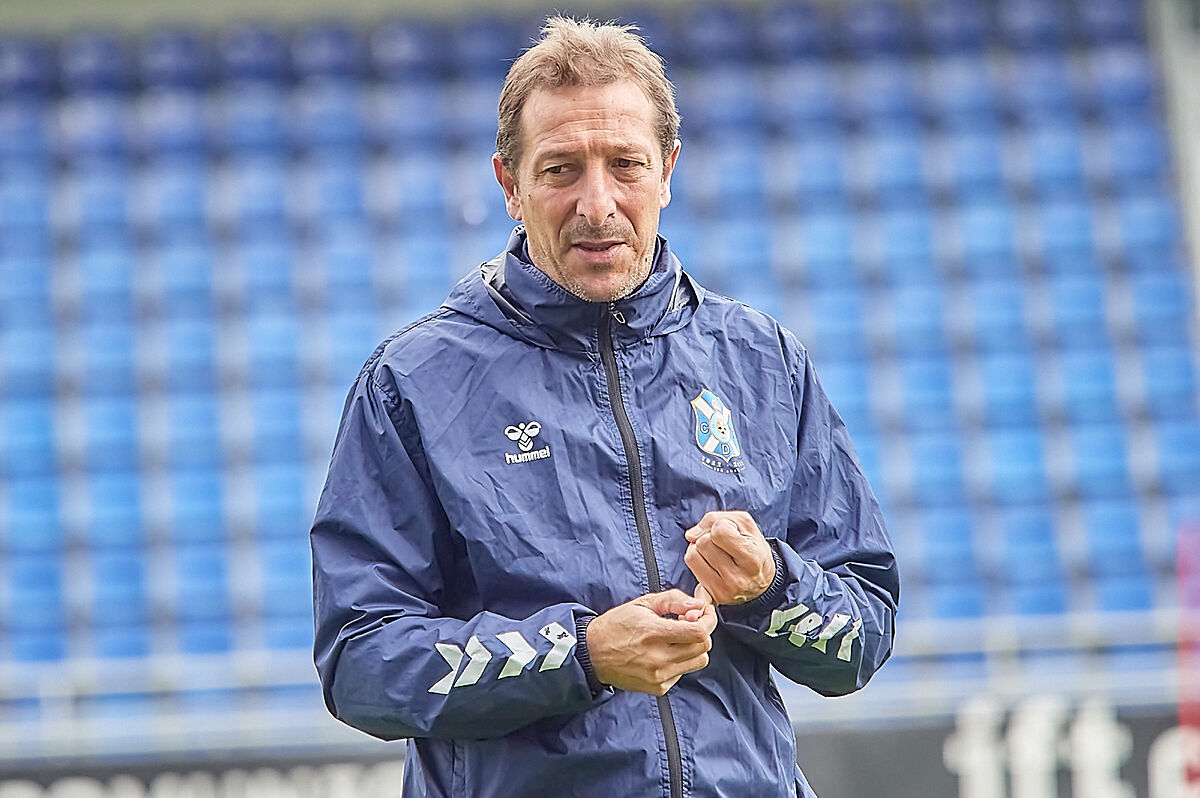 Vale_Futbol's tweet photo. Ramis apela a la ilusión blanquiazul para ganar el derbi canario https://t.co/ASO2k46OVN Vía @marca https://t.co/MnJPzXN2IT