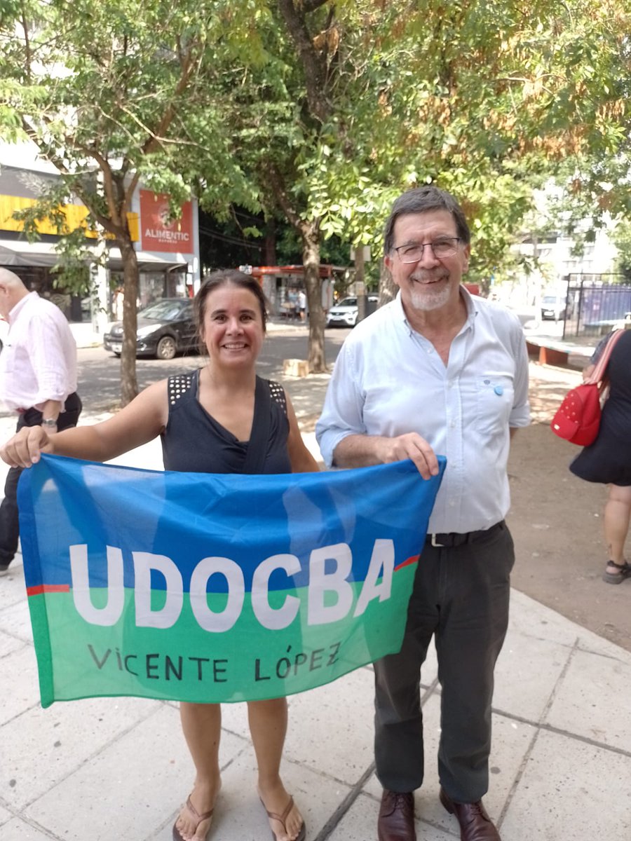 udocbacentral's tweet photo. 📍Vicente Lopez 
#UdocbaPresente en la EP 3 en la entrega de mobiliario.
Participó el Ministro  @AlbertoSileoni https://t.co/VDBxn6CRTp