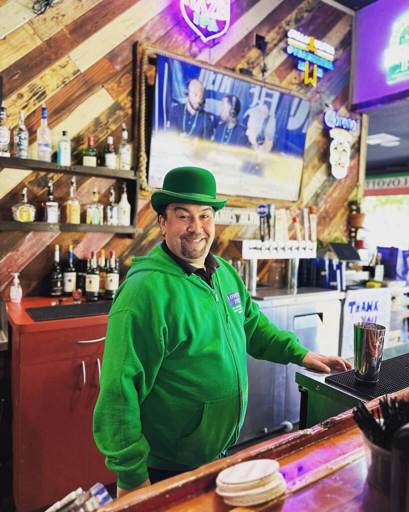 Celebrate Saint Paddy’s day at @lovottipizzapub 💚🍀🍔🍺 corned beef, cabbage sandwiches on deck and Jamison green tea shots. Jeff is ready to serve you!! instagr.am/p/Cp5m0wUPMzw/