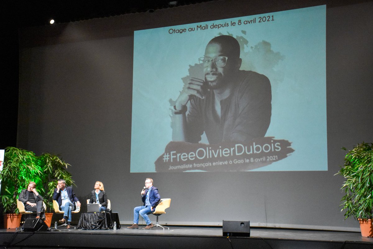 Ce vendredi après-midi au Festival Politéïa de #Thionville, une pensée a été adressée à Olivier Dubois, journaliste enlevé à Gao il y a presque deux ans. #FreeOlivierDubois