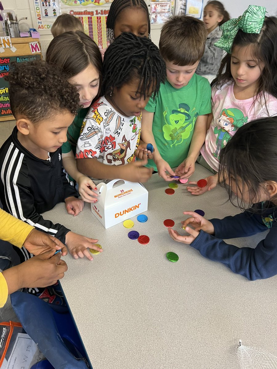 DaweClassroom's tweet photo. Happy St. Patrick’s Day🍀The leprechaun definitely came to our room + made a huge mess! He even left us a “clue” to go on a scavenger hunt for the gold coins. What a fun day! 🌈💚 @MrsSoaresOTES @MLopusznick #SaintPatricksDay #Friyayfun #OTESteam https://t.co/AxhD6a5Em4