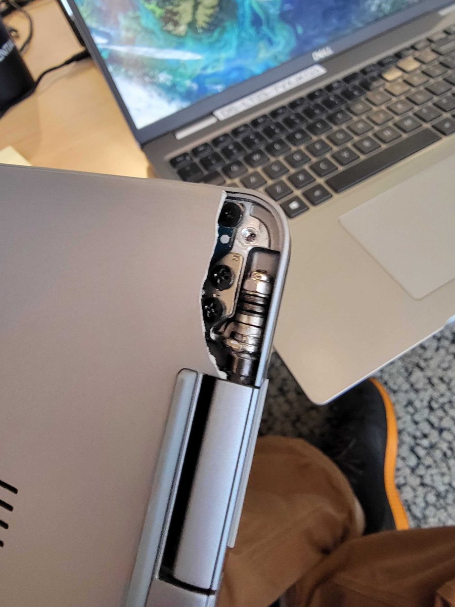 davekoob's tweet photo. @DellSupport you gotta be kidding me... How did your tech remove this back cover? With a pry-bar? https://t.co/IPvuXEvYQI