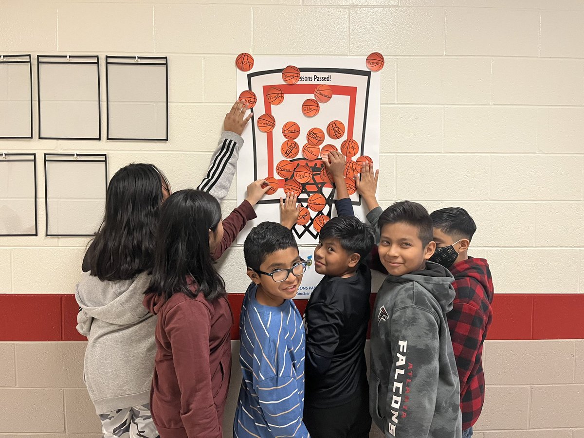 Rmorrison_hasty's tweet image. We’ve caught the madness! March madness that is! These math-magicians are working so hard to make these goals! #raisingthebar #MarchMadness  #marchmathness @MRegan0123 @JanetMarotte777 @Beth_Coryell @Hasty_Huskies