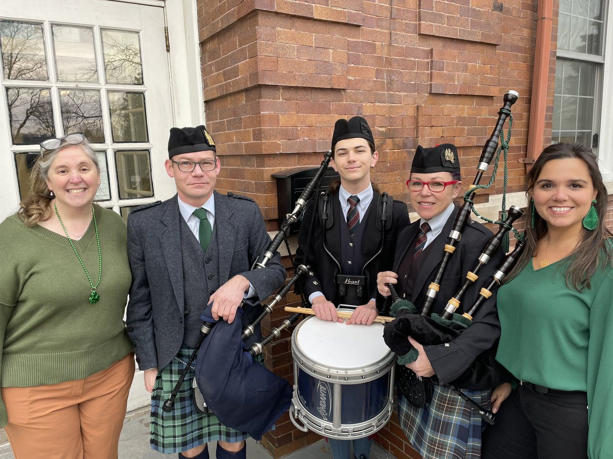 GreenwichAP22's tweet photo. Happy St. Patrick’s Day from Old Greenwich School! 🍀 @OG870Leaders @GPSDistrict @DrJones_GPS @gea_teachers https://t.co/yT1AzHVN8j