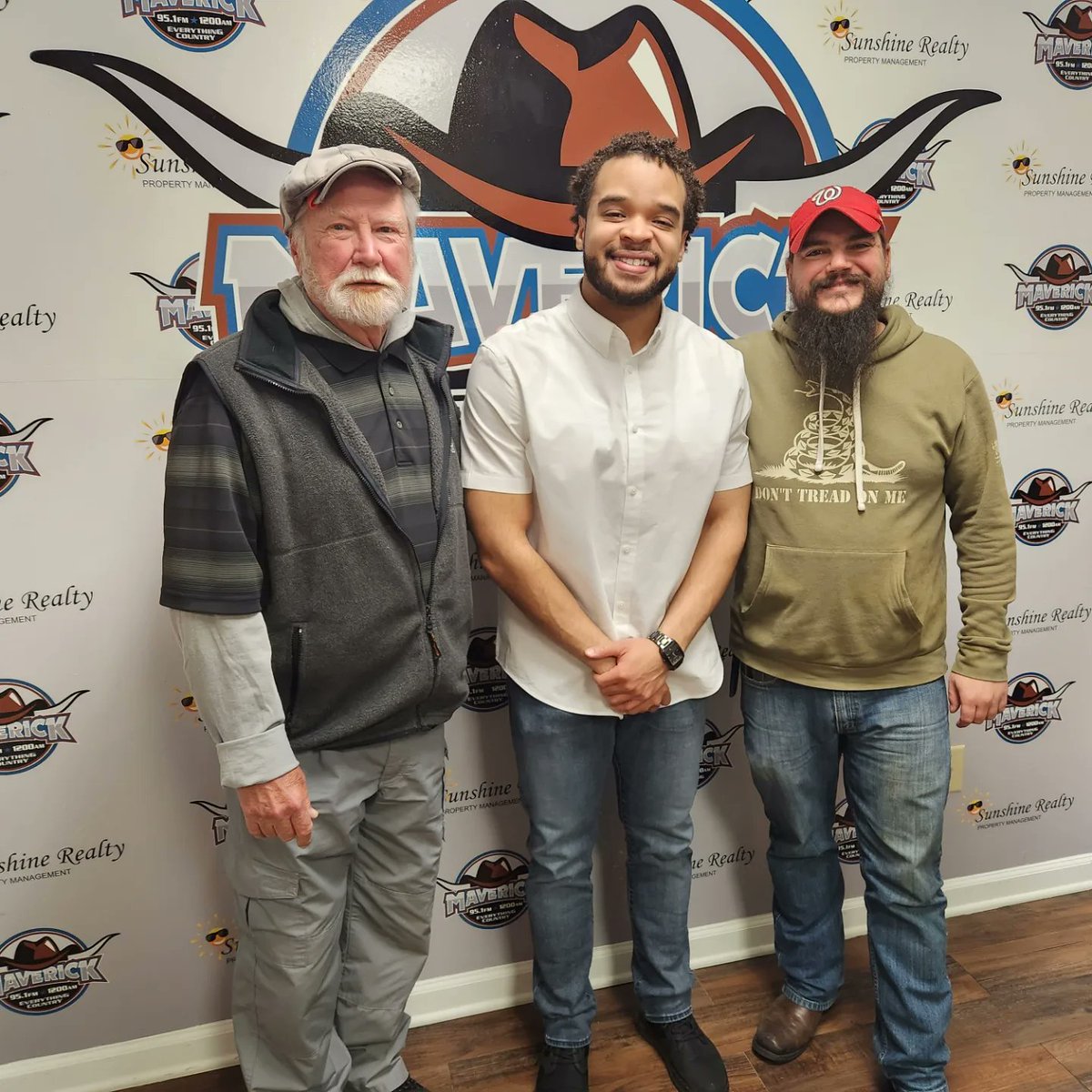 voniik's tweet photo. S/o to MAVERICK RADIO 95.1 for showing love to #MakingHimFamous https://t.co/Ly6elVX5Jt