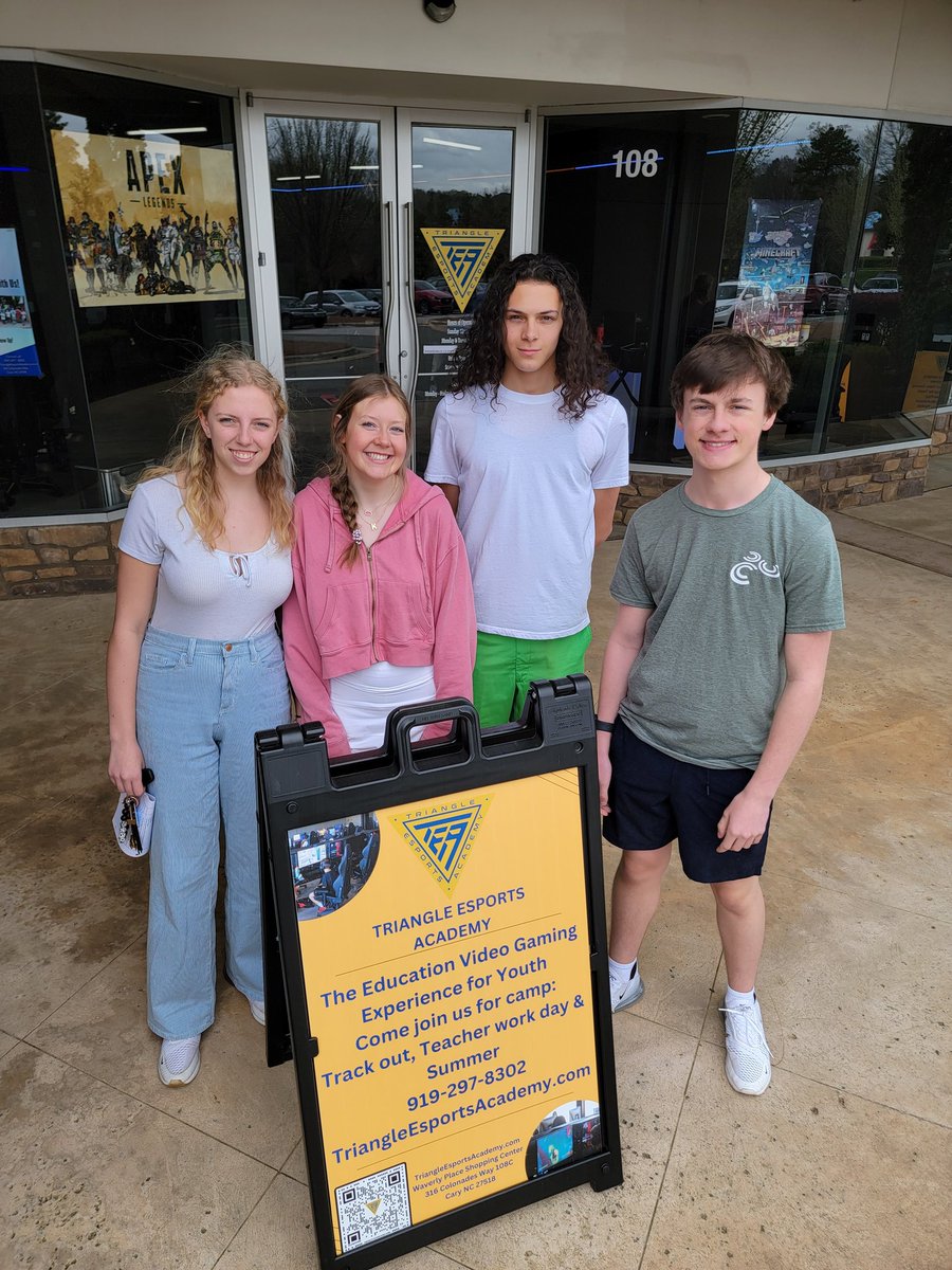 _RodneyO_'s tweet photo. The 1st two weeks of the District C | Triangle Esports Academy partnership has been enlightening. These students took a site visit today. They asked amazing questions and gained key insights for the problem they are looking to solve for Triangle Esports Academy. https://t.co/RusBXYP5nf