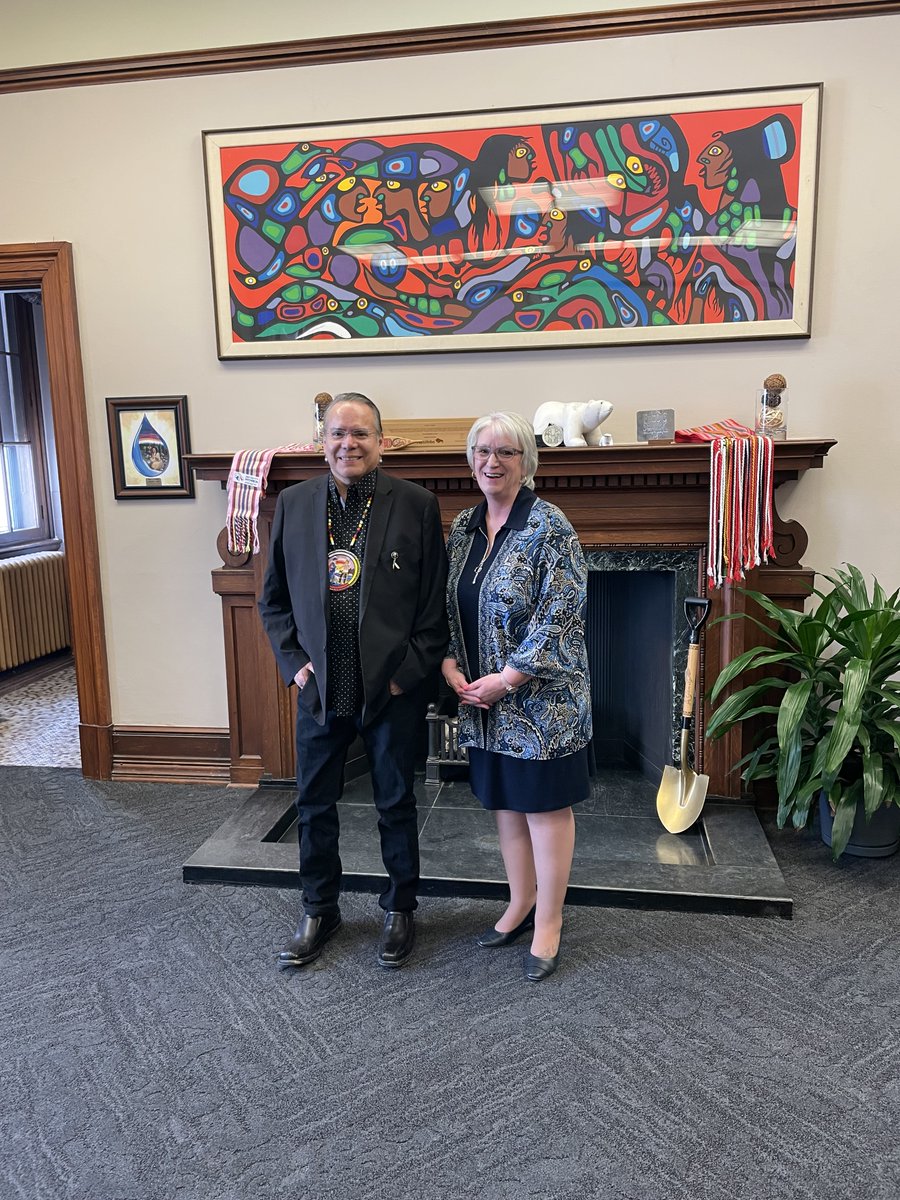 Grand Chief Settee and Eileen Clarke, Minister of Indigenous Reconciliation and Northern Relations take time for a photo following a meeting on state of emergencies and winter road maintenance extensions so our communities get what they need.
#mkonorth