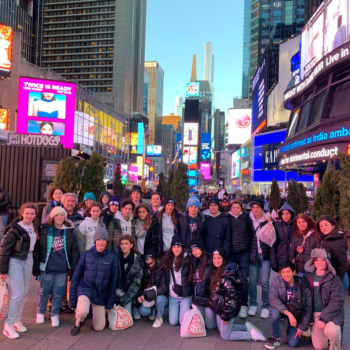 foundingforward's tweet photo. Our #HistoryEncounters students are having a great time traveling to various historic locations! They recently returned from New York City and are on their way to Philadelphia after a stop in @valleyforgepark. https://t.co/g9RSs4FZBG
