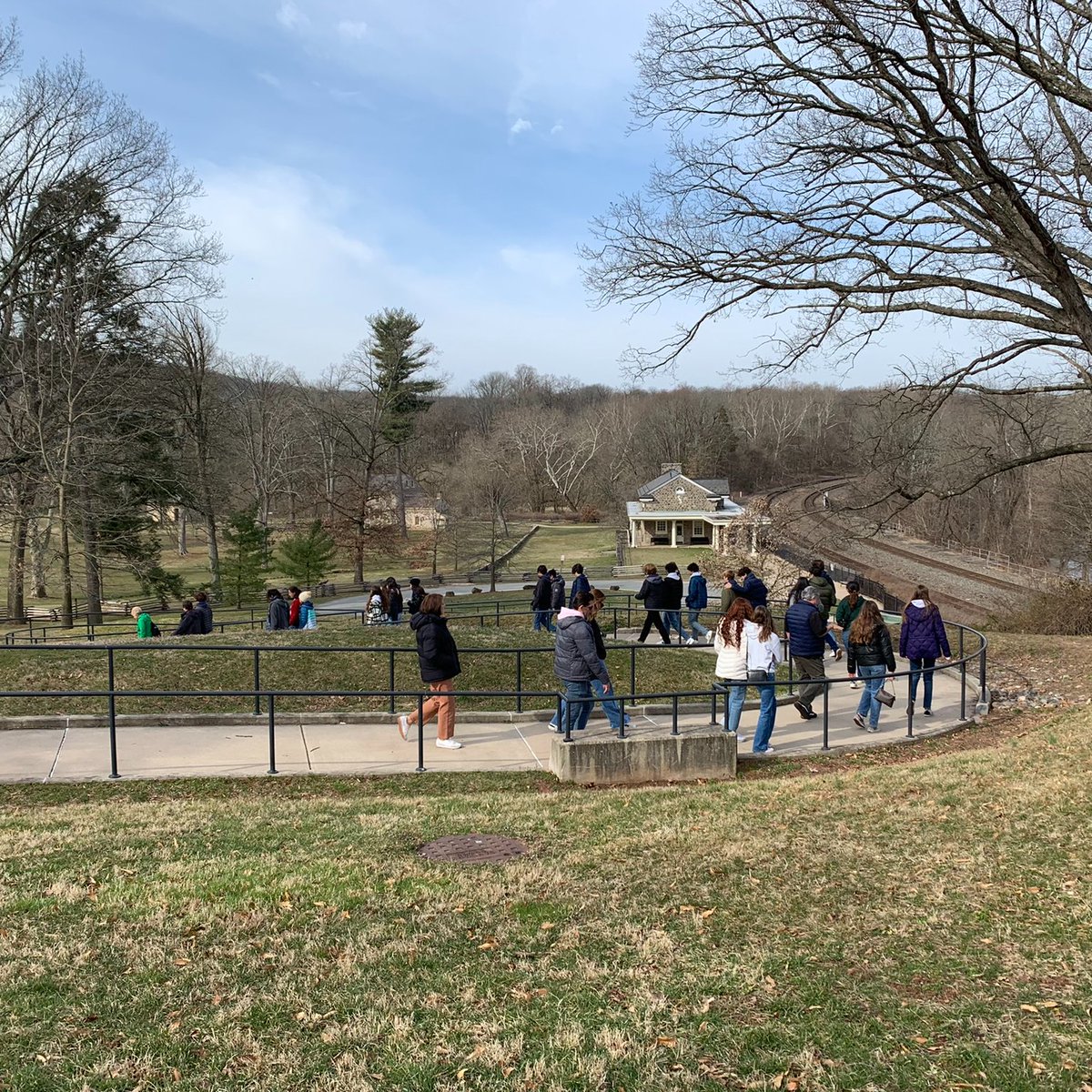 foundingforward's tweet photo. Our #HistoryEncounters students are having a great time traveling to various historic locations! They recently returned from New York City and are on their way to Philadelphia after a stop in @valleyforgepark. https://t.co/g9RSs4FZBG