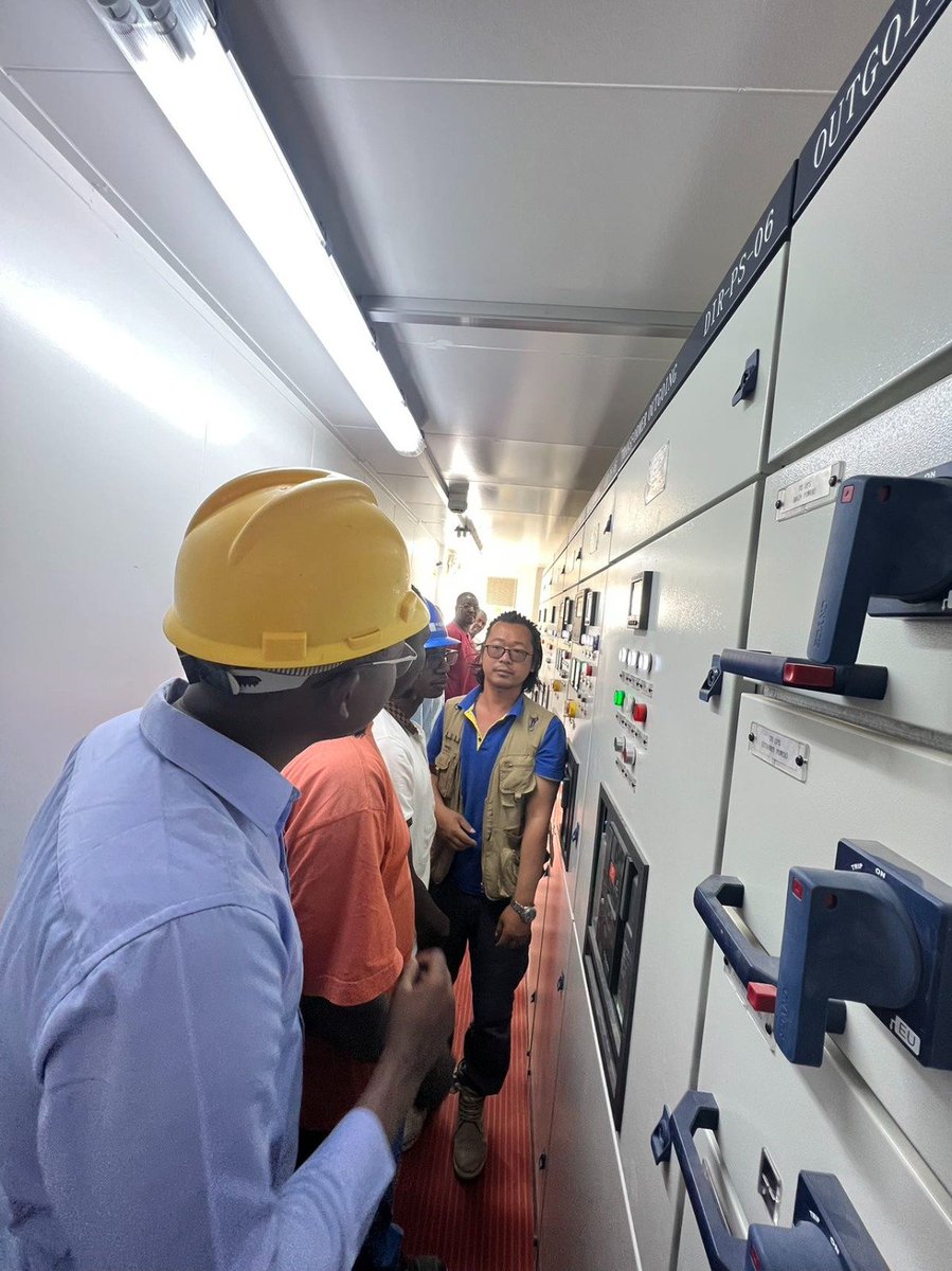 NIGELEC_SA's tweet photo. #Dirkou
Ce jour, les tests de connexion de la nouvelle Centrale Hybride solaire/diesel, au réseau de la Ville, se sont réalisés avec succès...
Projet : #NESAP
Financement : @Banquemondiale https://t.co/by1J5cuFDf