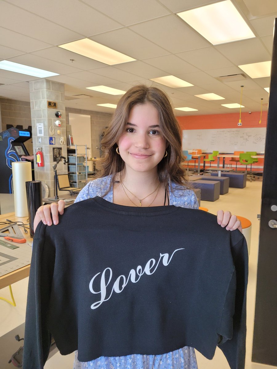 The best part of the #maker process is when we find #autonomy and can #create for others. This student took their newfound skills in <a href="/silhouetteam/">Silhouette</a> and made a birthday present for a friend <a href="/FHSkats/">Fredericton High School</a> <a href="/brilliant_labs/">Brilliant Labs / Labos Créatifs</a> <a href="/taylorswift13/">Taylor Swift</a>