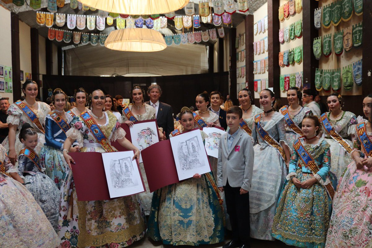 FallaCTarancon's tweet image. 📸 Imatges d'aquesta vesprada amb diferents actes protocol·laris amb les Reines Falleres de Borriana, Belleses del Foc d'Alacant i les Falleres Majors de Falla La Vila i Falla Barri Onda