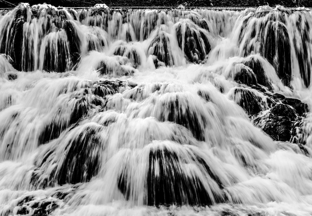 MBuntingPhoto's tweet photo. 20230317 - In Deepest Oxfordshire - A St Patrick's Day bimble - Part 1 - I do like a good waterfall.  (Geek Speak - 1/10 of a second / f22 / ISO 100 / Lens @ 48 mm) #Oxfordshire #waterfall #blackandwhitephotography #slowshutterspeed #water https://t.co/Hh9zTLbB81