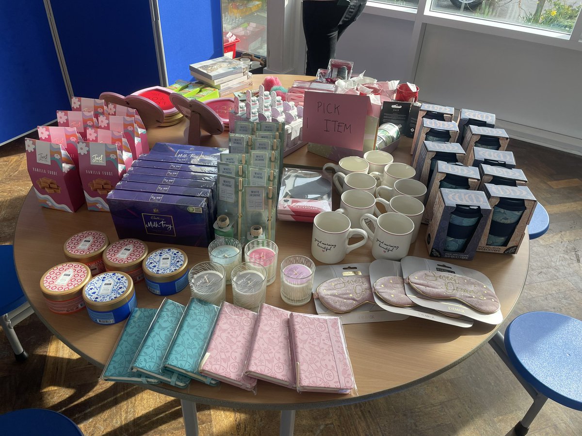 NinelandsFON's tweet photo. We had a busy day at our Mother’s Day shop today! Lots of excited children picking some special for their loved ones. We hope you all enjoy them on Sunday! @NinelandsPS https://t.co/0RHlg9ZiYA