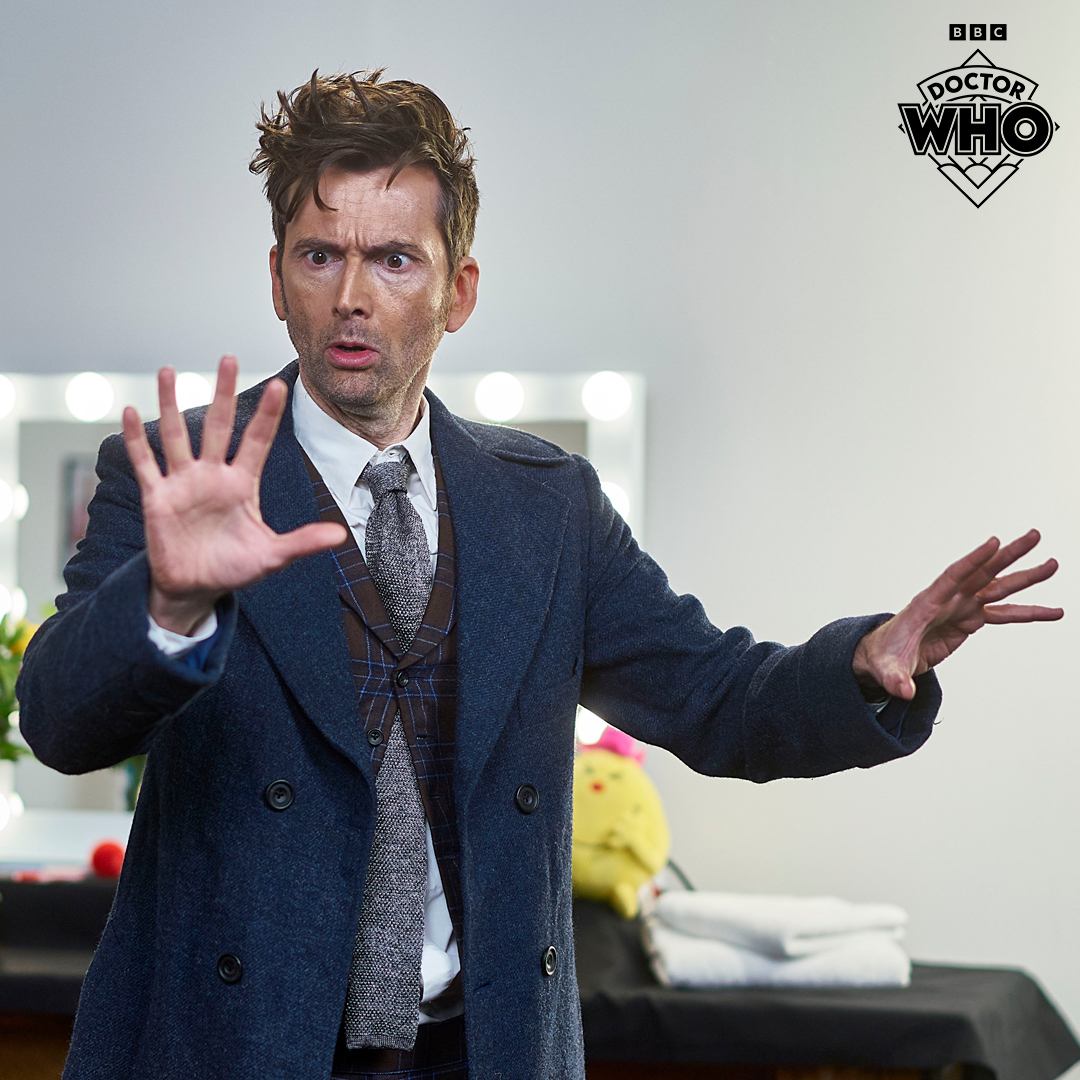 Whaaaat... is going on here?! 😱 David Tennant just appeared on @ComicRelief in the UK! 🔴 #RedNoseDay