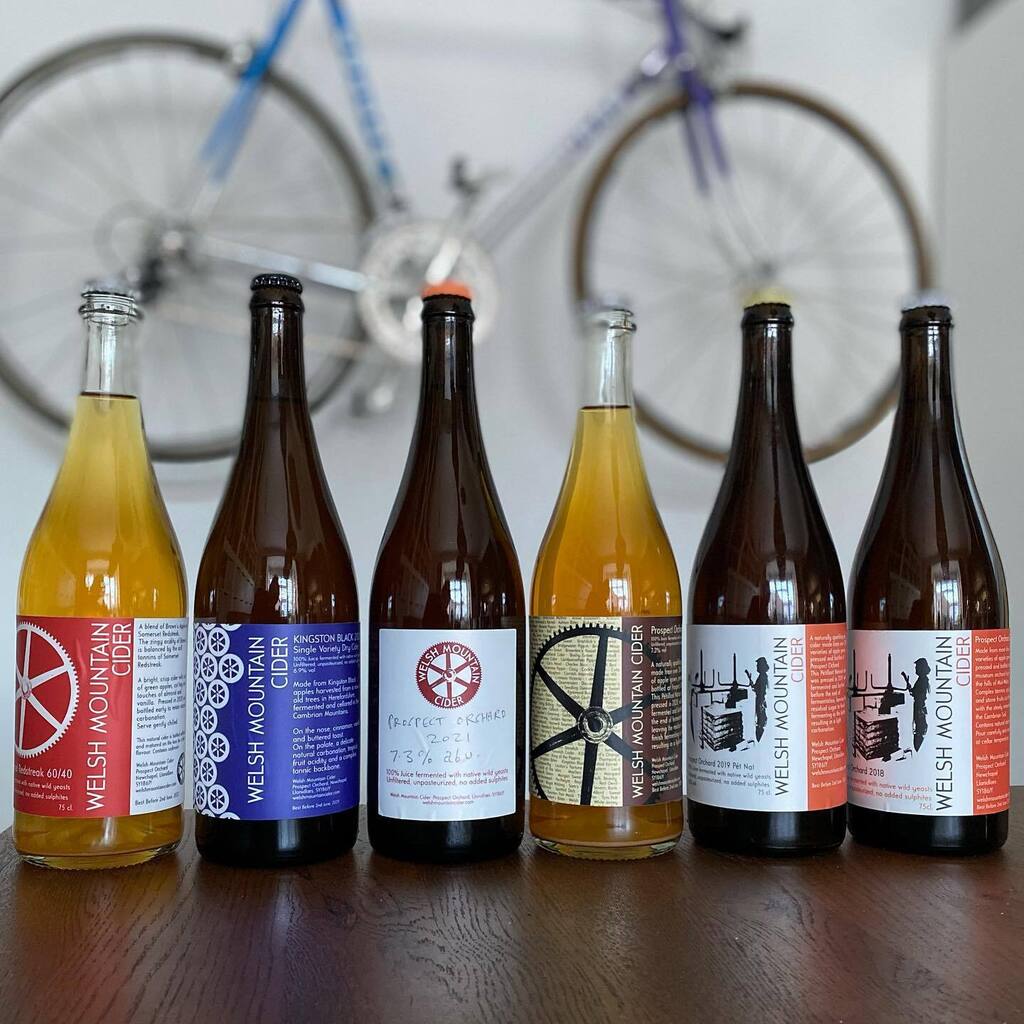 AtomicDucks's tweet photo. One more sleep until @brumciderclub with @welshmountaincider #eeek
#cider #ciderclub #pickcider #fulljuice #ciderhead #welshcider #themapples #pommelier #drinkieswiththechimp #drinkieswithme @chimp.rocket https://t.co/SkeTixY3De https://t.co/GeUxlYheve