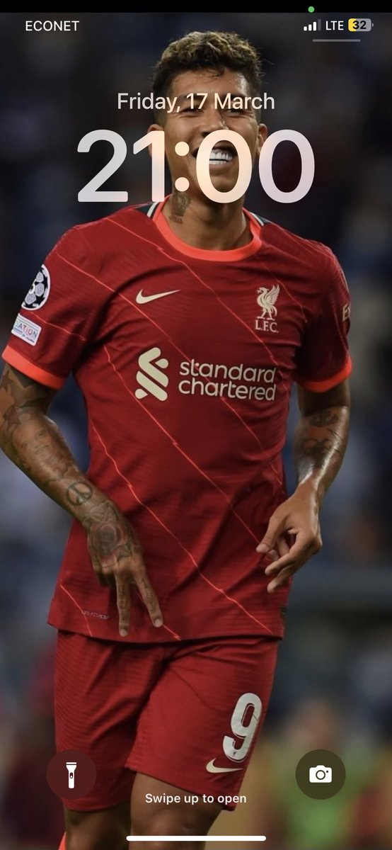 LotusFluer's tweet photo. Forever faithful 🔥🔥🔥 #YNWA https://t.co/55srLPRmxP