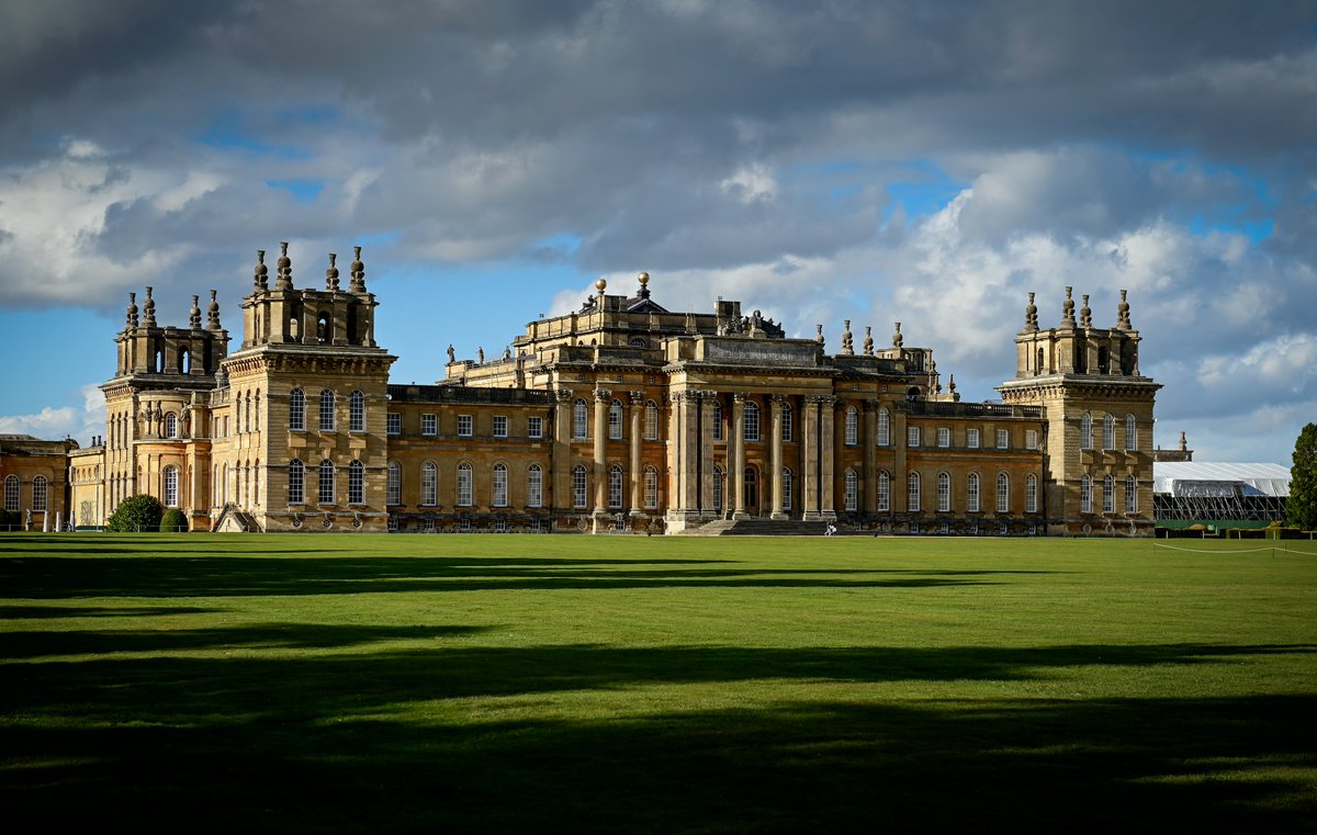 MBuntingPhoto's tweet photo. 20230317 - In Deepest Oxfordshire - A St Patrick's Day bimble - Part 2 - Bond Villain Mansion aka Blenheim Palace - (Geek Speak - 1/640 of a second / f5.6 / ISO 100 / Lens @ 70 mm) #Oxfordshire #Blenheim #BlenheimPalace #FilmLocation #JamesBond https://t.co/yddFHa9F4u