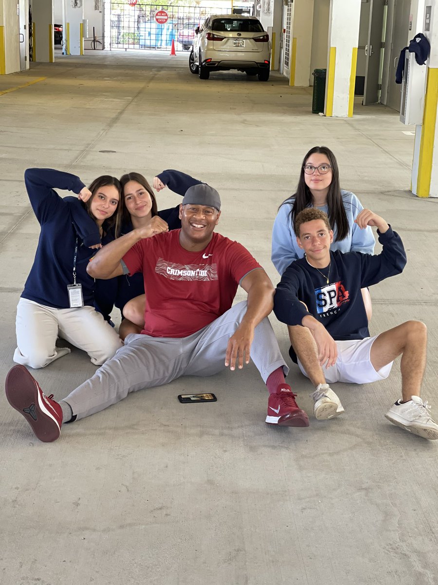 ispaatgables's tweet photo. Coach Davis and his P.E. students #hustleforthatmuscle. ๐ช๐ปโจ@MDCPSCentral https://t.co/1ZgAUFwnqr