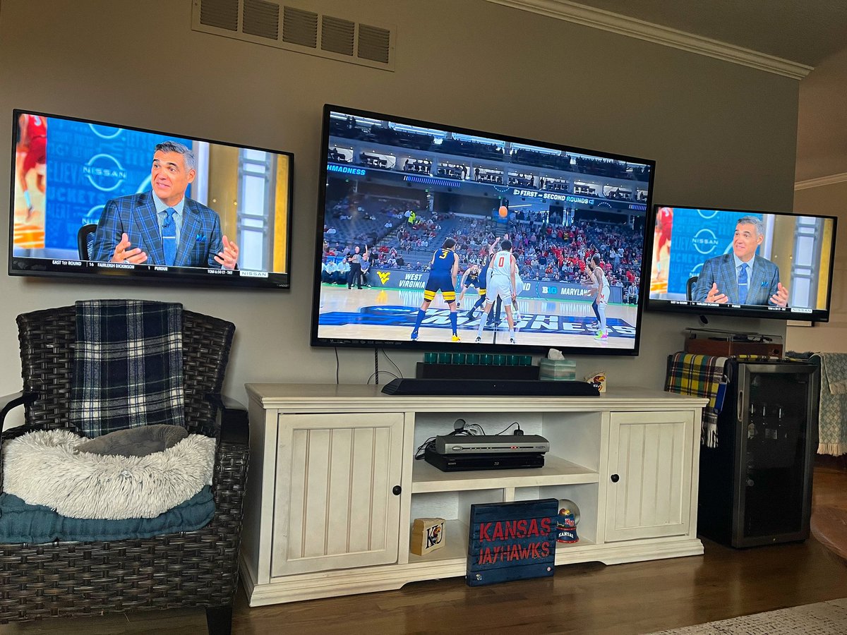 JayhawkSis's tweet photo. @SethDavisHoops First tip off yesterday in my living room. Rock Chalk! https://t.co/6MjrALKqyR