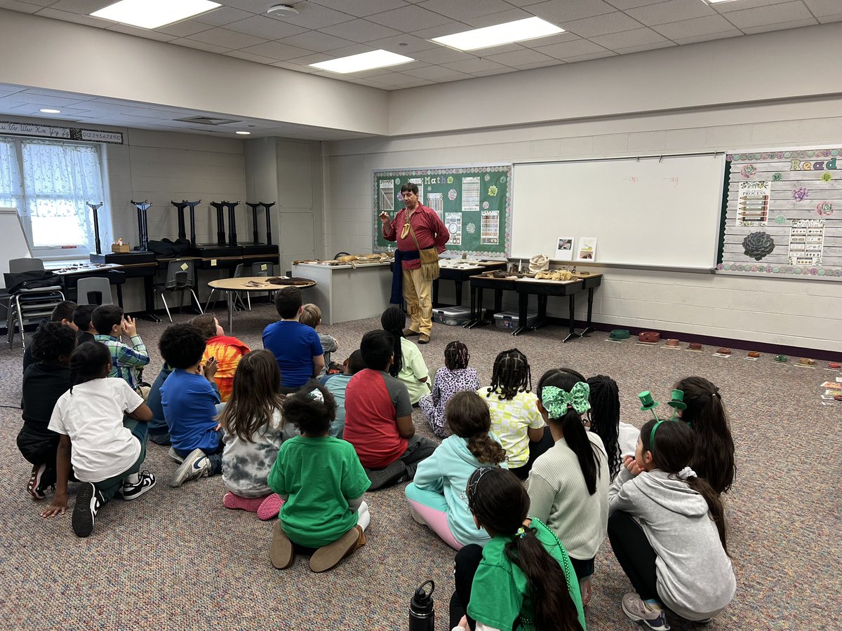 Our 3rd grade students had a great Voyager storytelling experience today! 🎉💜💚 #mustangproud