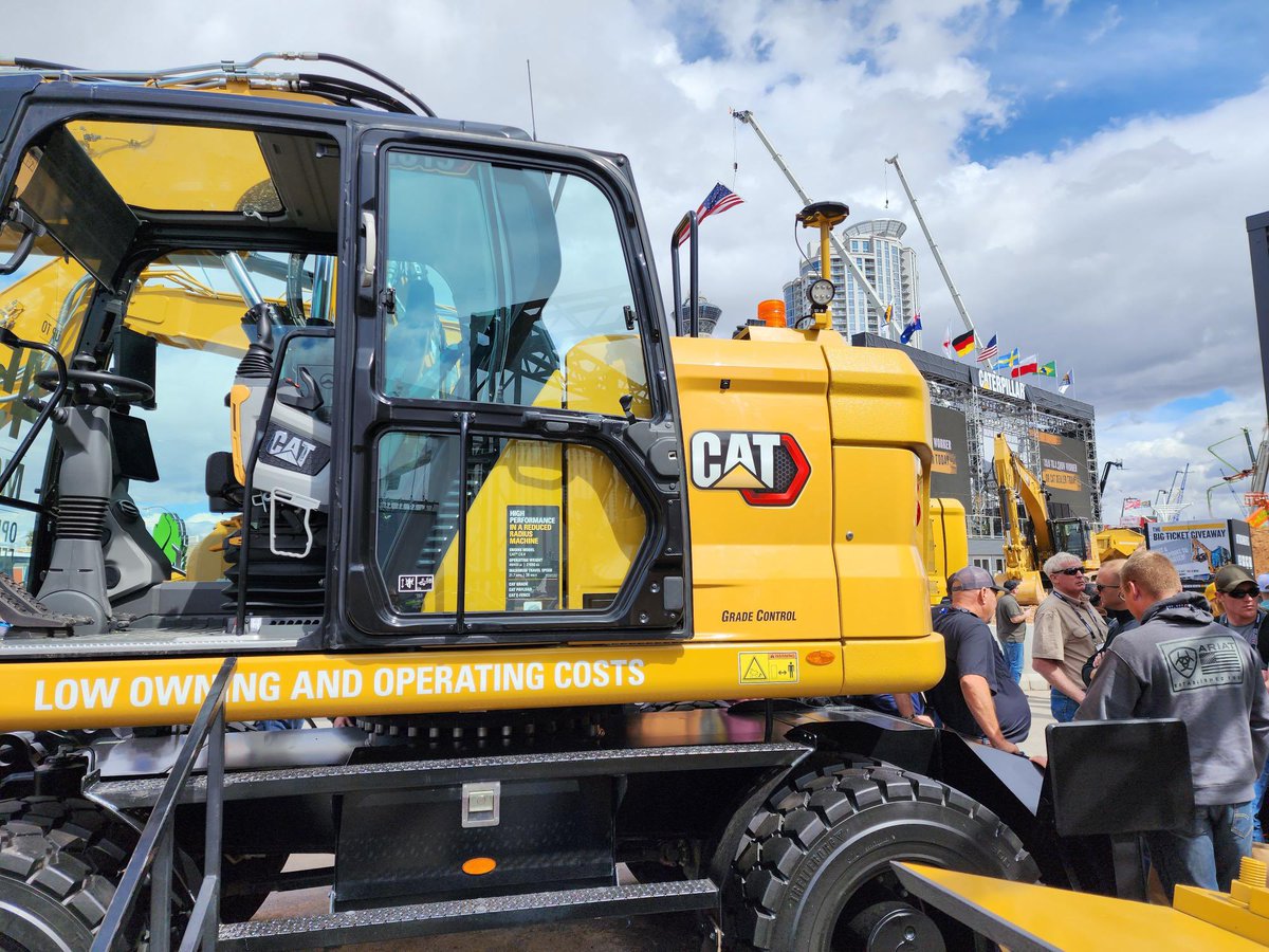 iron_pros's tweet image. There is nothing quite like a BEAUTIFUL MACHINE on a GORGEOUS DAY!

Check out the activity at @CaterpillarInc ‘s booth at #conexpoconagg2023 ! 👀

Have you stopped by?

#conexpo #caterpillar #construction #constructionlife #constructionequipment
