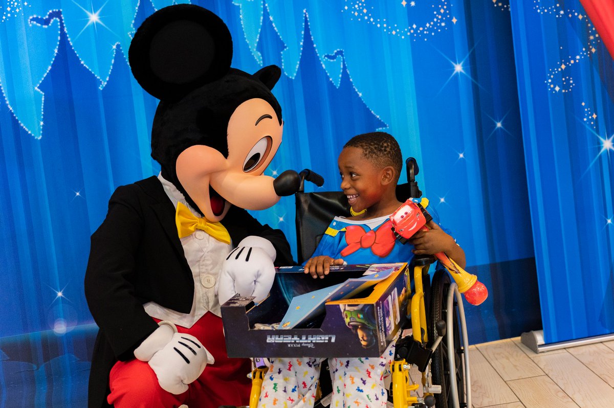 WaltDisneyCo's tweet photo. Disney and @StarlightUS recently surprised patients at two children's hospitals in Florida with extra pixie dust, delivering a mobile movie theater unit, character-themed hospital wear, toys, and more: https://t.co/KVMFDLYeP6 https://t.co/j98J2ZNdVP