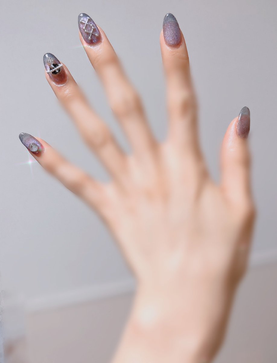 grey background blurry solo simple background nail polish close-up fingernails  illustration images