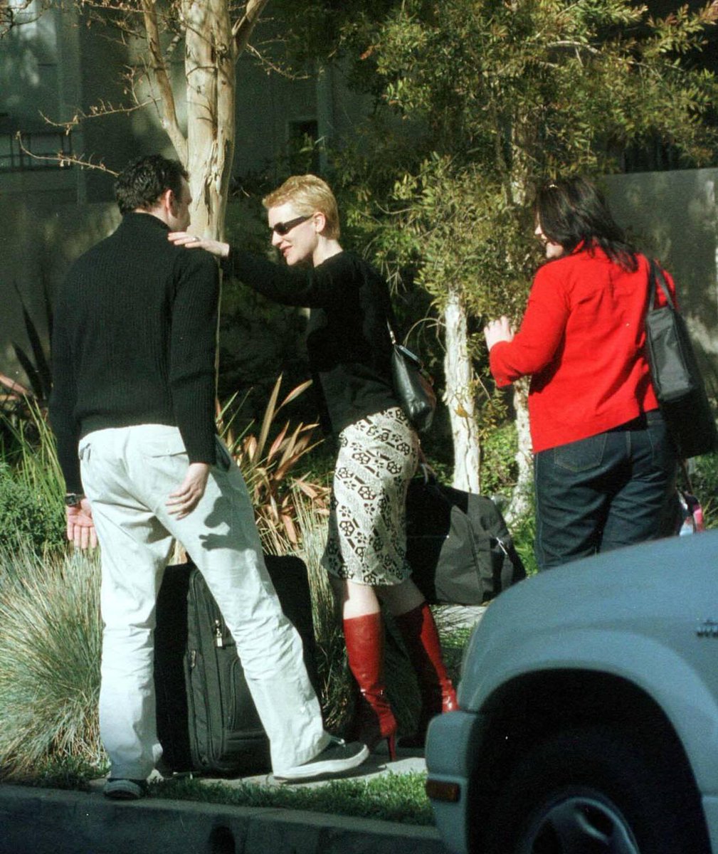 When you're gay as f**k but you've gotta keep up appearances... 👀 *the boots* #CateBlanchett #Settledown