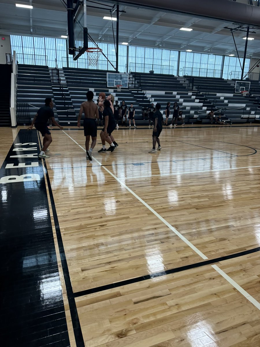 BearDownHOCO's tweet photo. Bigs, Mids, Skill 3 on 3 Basketball on Competition Friday. https://t.co/mcd7pqemQ8