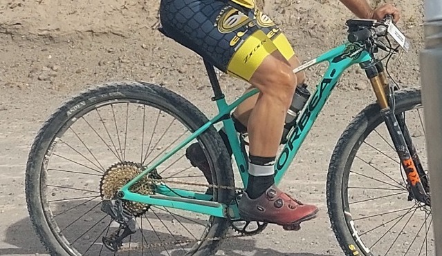 🚨 Asaltaron a Ariel Pasquini y Manuel Astete, hace instantes en zona de bardas de #Allen 🚨 Les quitaron sus bicicletas de mountain bike. Es una marca Colner y una Orbea. Pedimos por favor cualquier dato para recuperarlas.