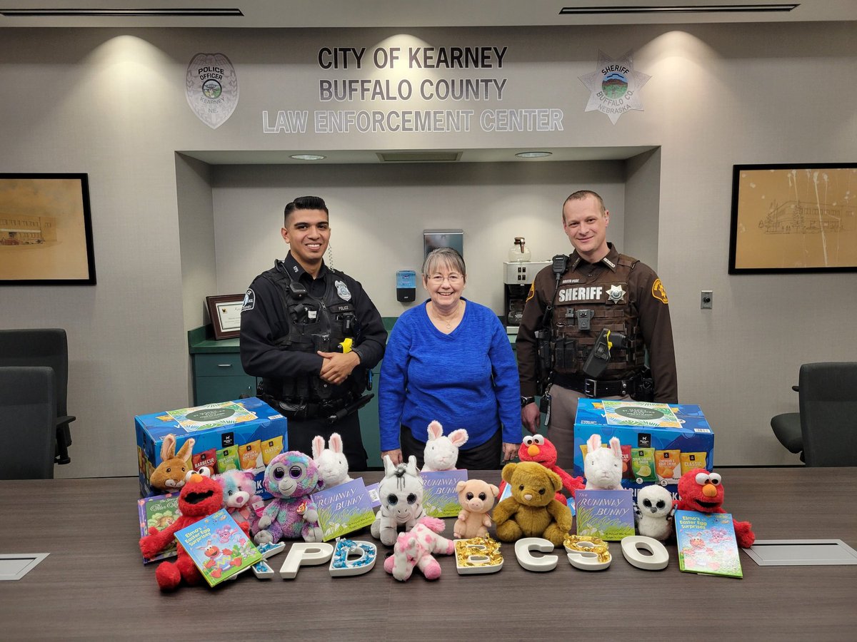 Buffalo County Sheriff's Office (@buffalocountyso) on Twitter photo We would like the thank Barb Fitzgerald and the Kearney Elks Lodge DOES for the generous donation of stuffed animals and snacks. <a href="/KearneyPolice/">Kearney Police Dept</a> We would like the thank Barb Fitzgerald and the Kearney Elks Lodge DOES for the generous donation of stuffed animals and snacks. <a href="/KearneyPolice/">Kearney Police Dept</a>