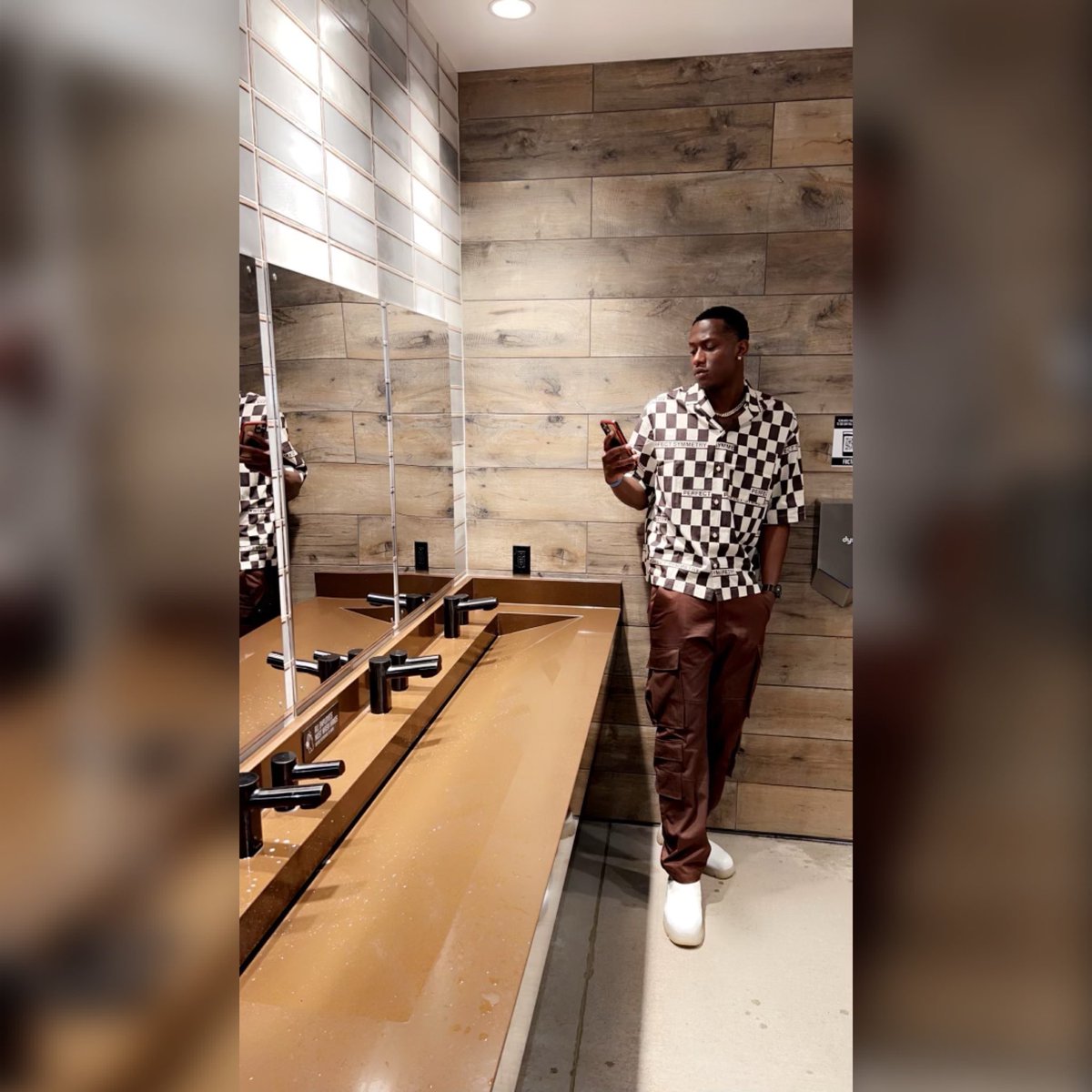 GeminiKiingg's tweet image. “I know you gone off that liquor ain’t you”

#fashion #malemodels #tallmodel #outfitoftheday #Fashionmodel #concertphotography