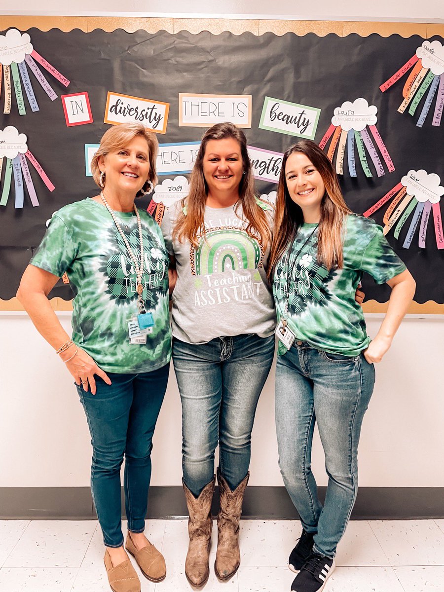 MrsAndersen24's tweet photo. Happy St. Patrick’s Day from our classroom to yours! @AngelOakElem @MsBoyerAOE #angeloakes #StPatrickDay https://t.co/bBKEbxlg04