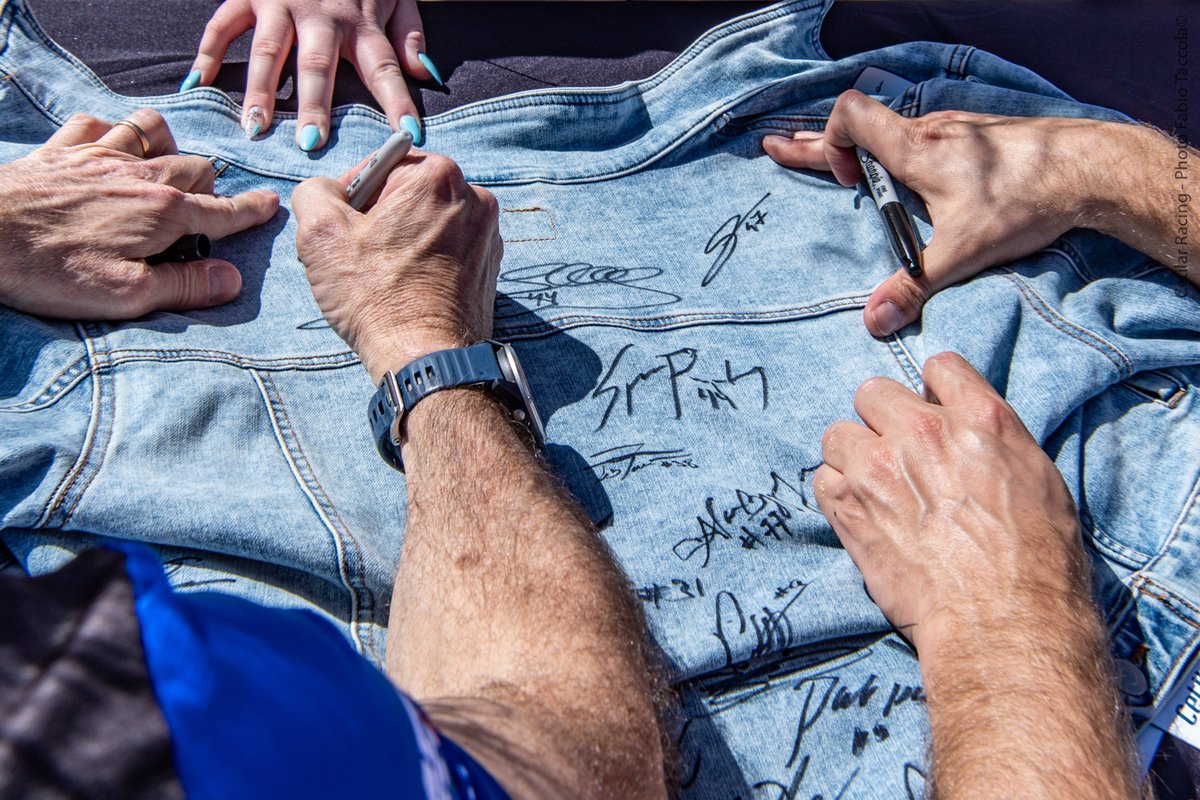CetilarRacing's tweet photo. #TwelveHoursofSebring Today's autograph session. 
Allways a super, super nice moment to live with our fans. 😍💙💚 #FabioTaccola images @sebringraceway @IMSA https://t.co/1SrCGuatAM