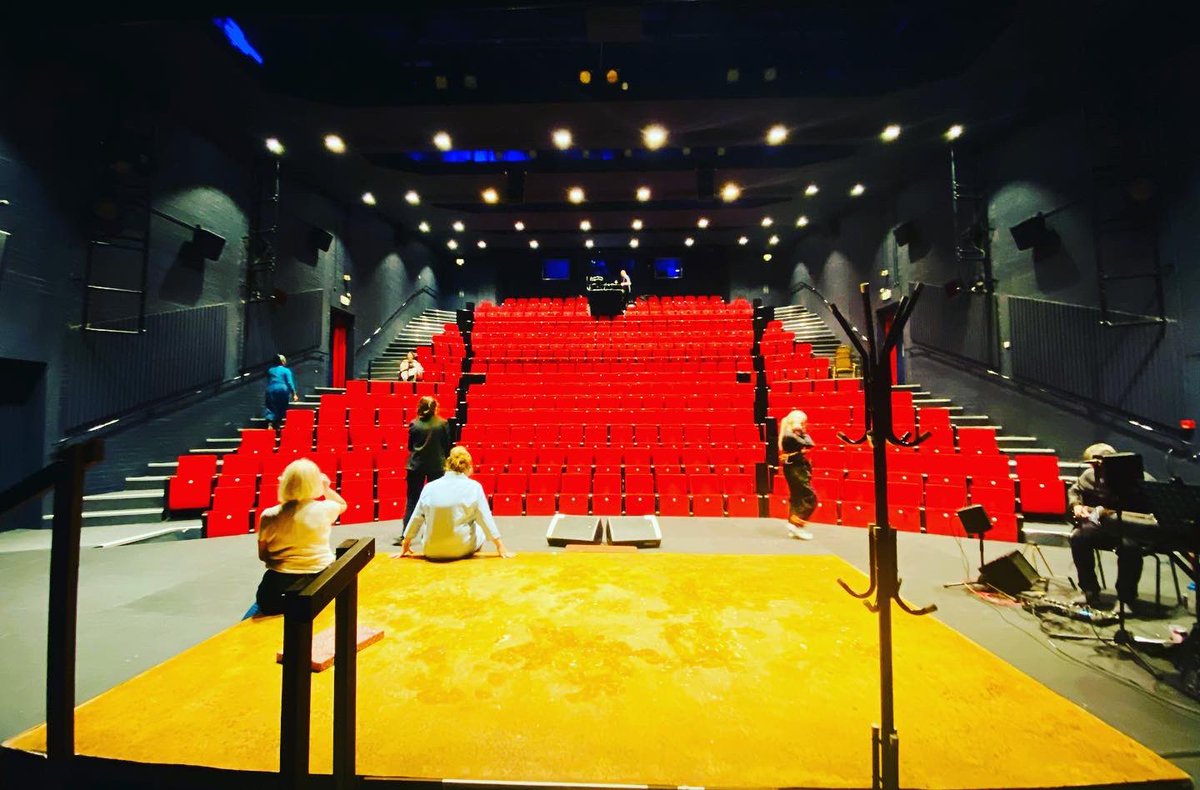 Carysgwil2's tweet photo. Tic Toc @parama25 heno a pnawn fory yn @aberystwytharts #soundcheck #ilivemyjob https://t.co/qJw4DhZIE6