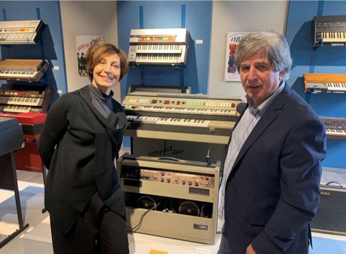 settembrini61's tweet photo. Al @TgrRai Marche un servizio sulla #Farfisa storica azienda di Camerano (AN) di fisarmoniche e sintetizzatori. Emozionante la colonna sonora del servizio #ProcolHarum #AWhiterShadeOfPale e il #CompactDuo suonato dai #PinkFloyd a Pompei. https://t.co/ycj5JYak0z