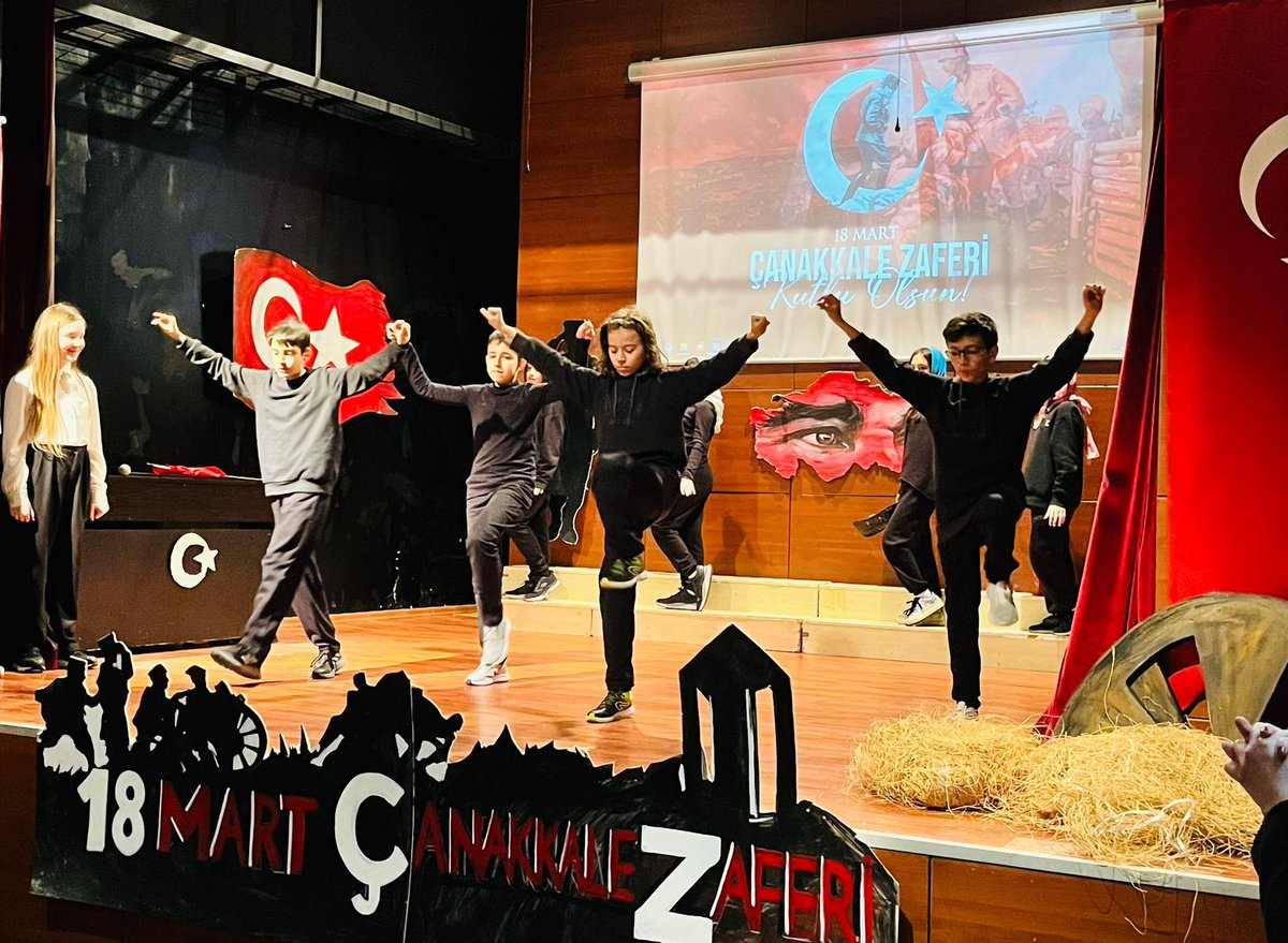 DogaUskudar's tweet photo. Dur yolcu! Bilmeden gelip bastığın bu toprak, bir devrin battığı yerdir. 🇹🇷🇹🇷🇹🇷 #18MartÇanakkaleZaferi 

@kursatkayalak @EdaToktaye8 https://t.co/pkoMuQSojH