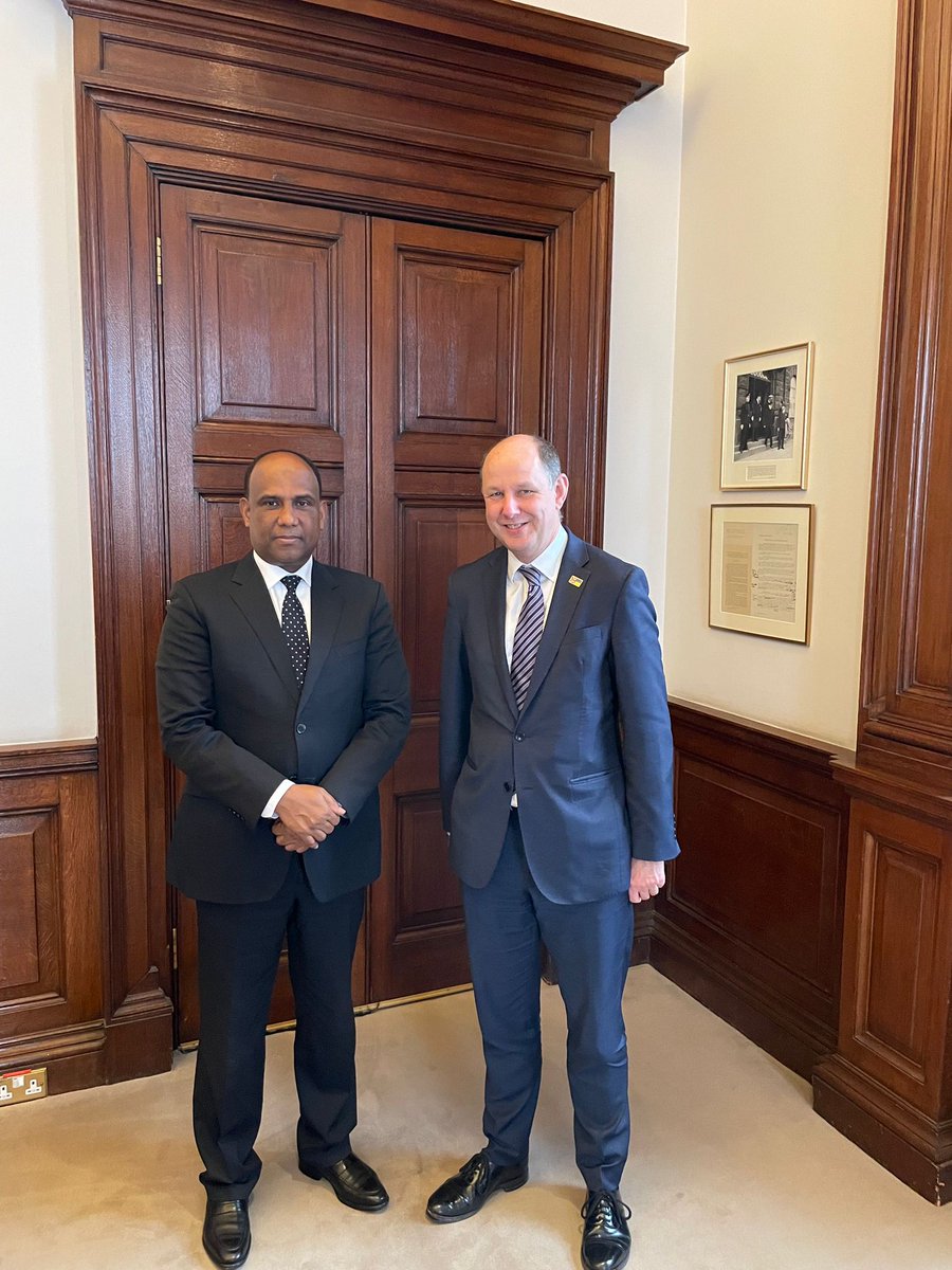 Great to meet Tanzanian Deputy Foreign Minister Hon Mbarouk <a href="/mfa_tanzania/">MFA Tanzania</a> following #CFAMM. The UK 🇬🇧 🇹🇿 relationship is long-standing. We discussed the progress made in 🇹🇿 under President <a href="/SuluhuSamia/">Samia Suluhu</a> and cooperation on trade, education and climate change.
